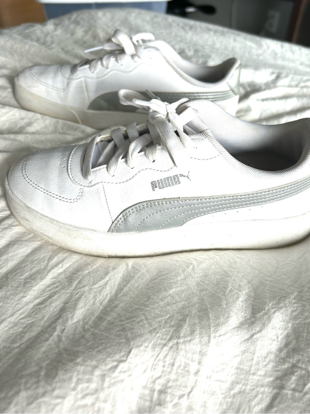 Puma Women’s White Sneakers with Light Gray Stripe